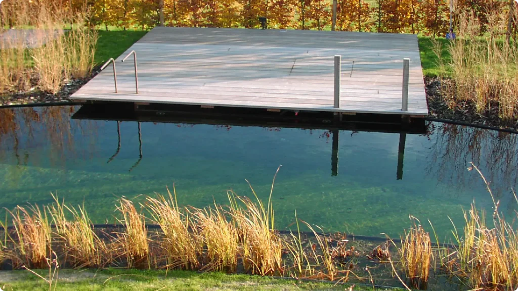Photo d'un bassin - plan d'eau artificiel