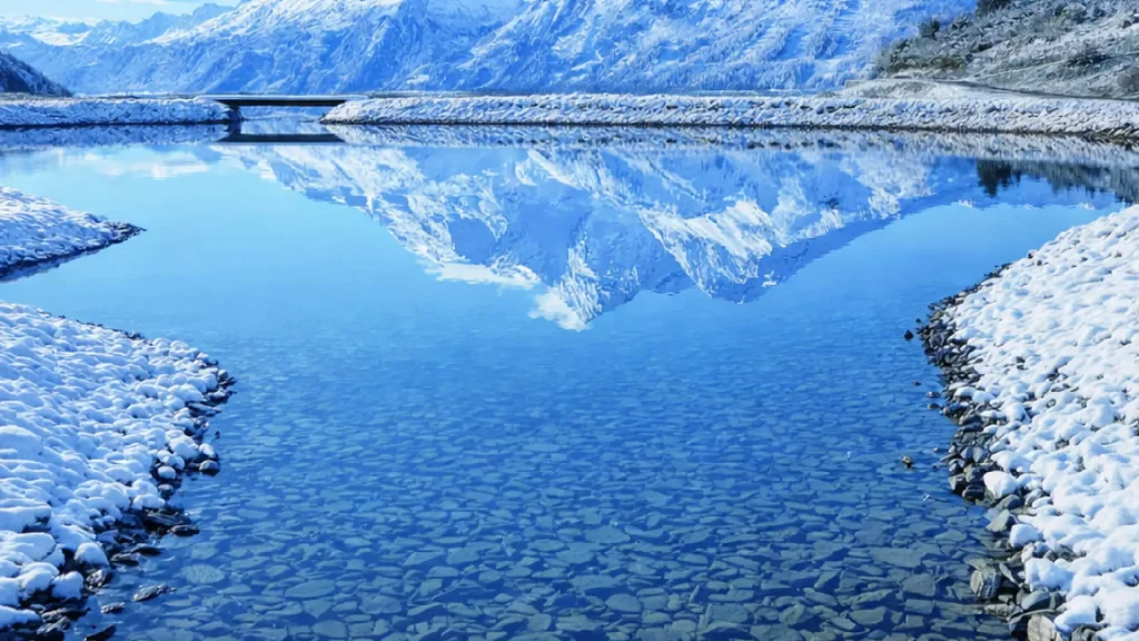 Photo d'un bassin technique de rétention pour des canons ç neige
